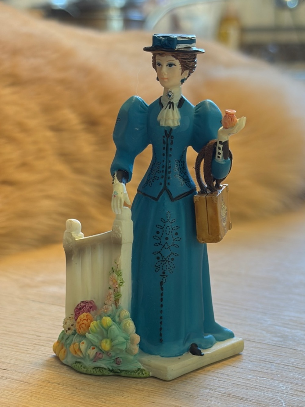 AVON | 2009 Miss Albee Porcelain Presidents Club Miniature Figurines Collectible